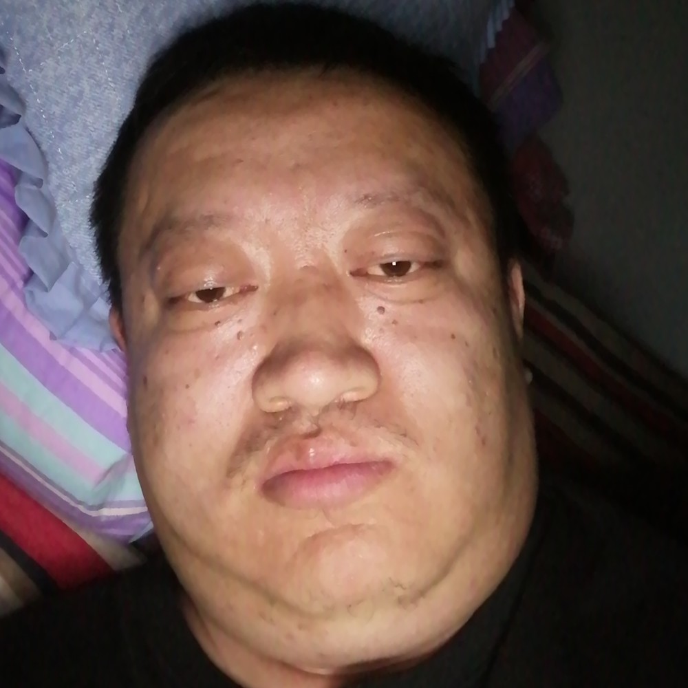 巨人炙热的照片