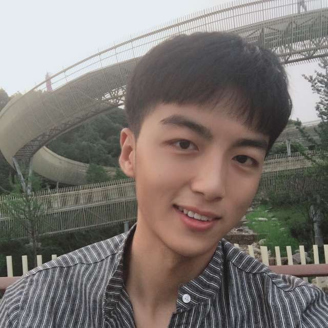放肆的绽放的照片
