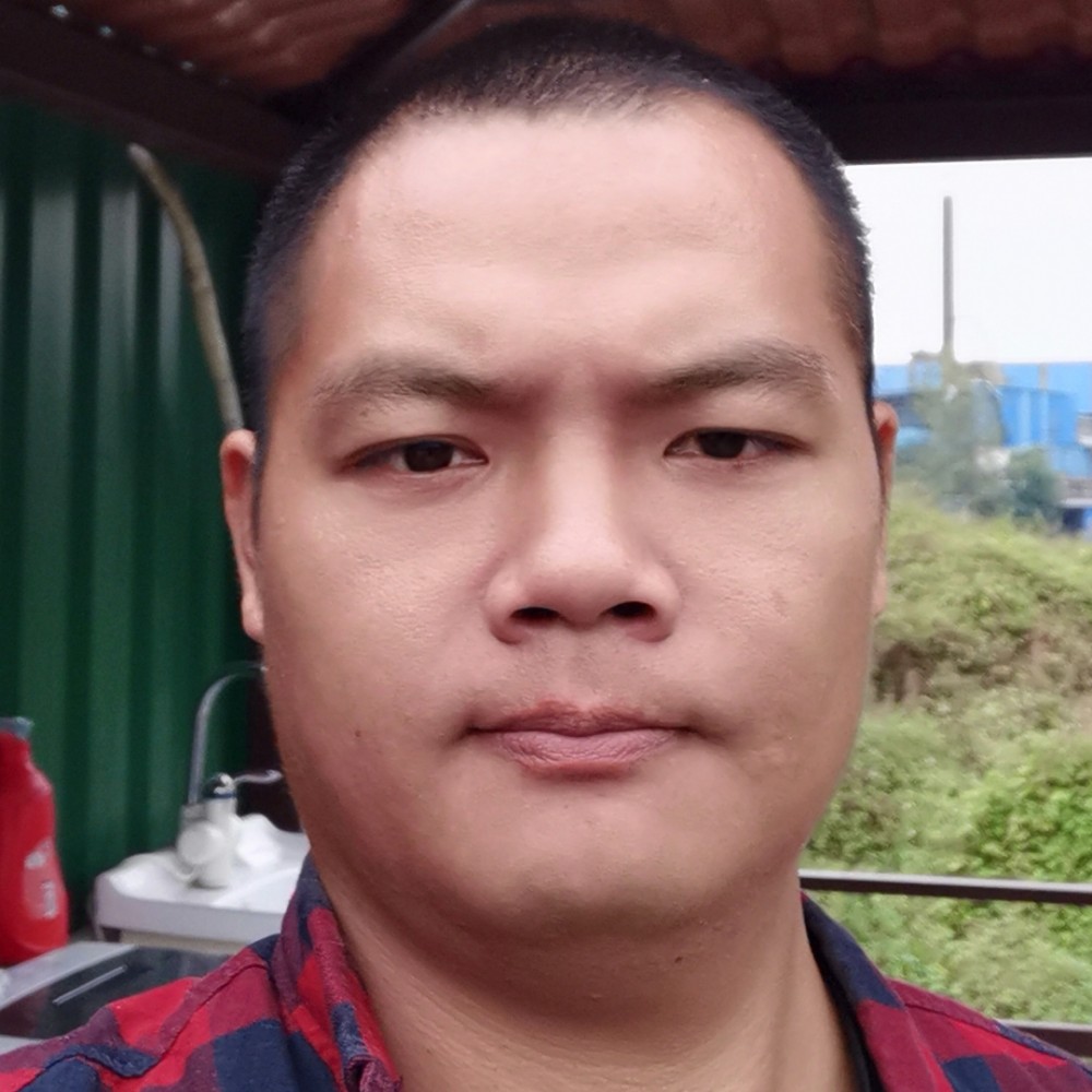 鲤鱼爱恋草莓的照片