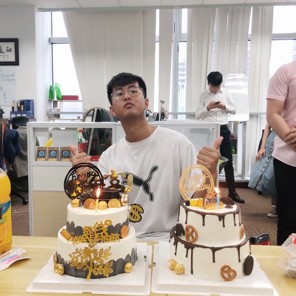 快乐猪头九的照片