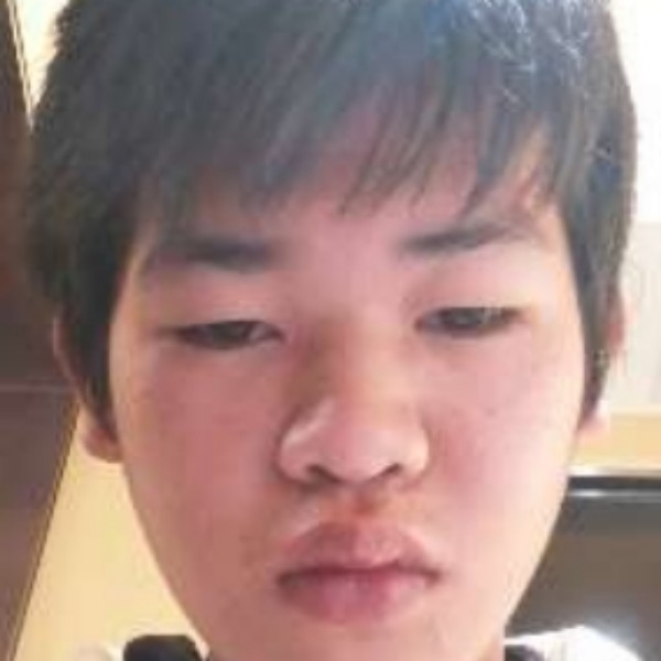 激动闻化羽的照片