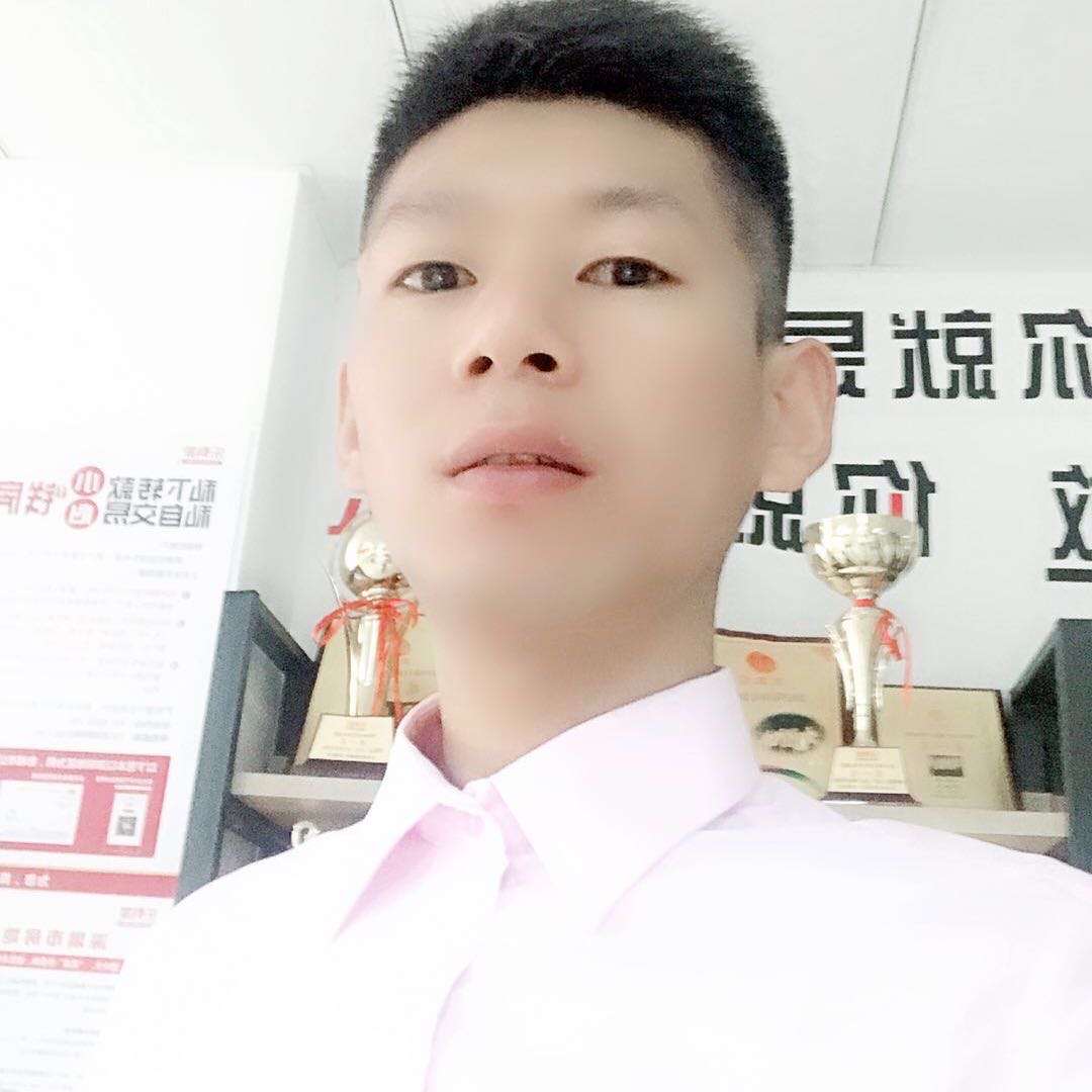 生动踢青琯的照片