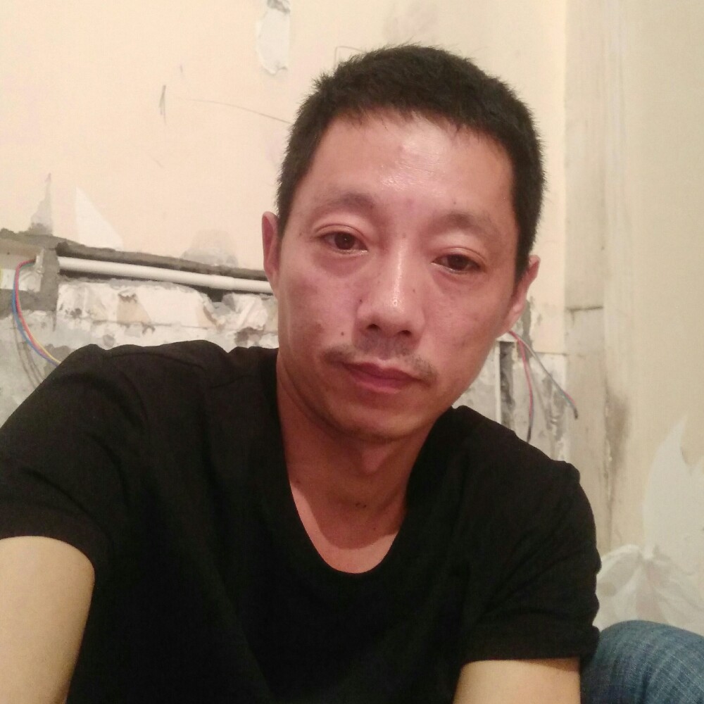 饱满高山的照片