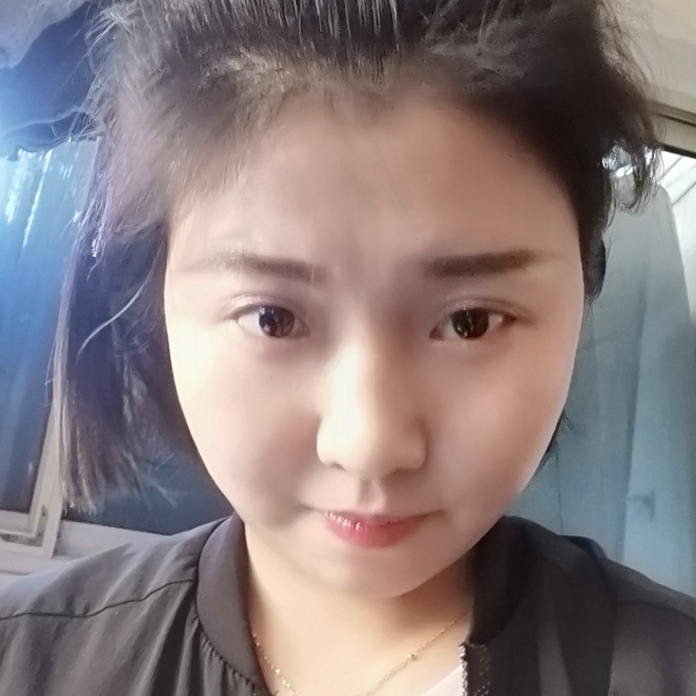 靓丽与月饼的照片