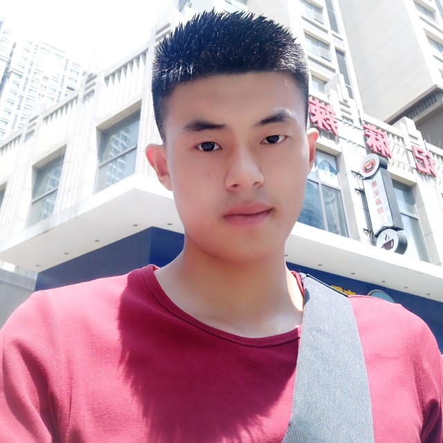 迷茫浅吻冥王星的照片