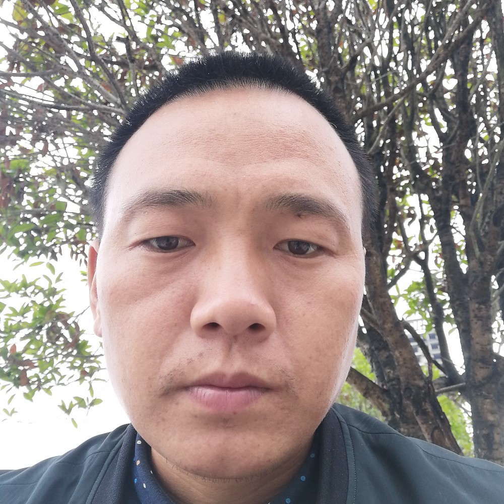 伶俐等待水影的照片
