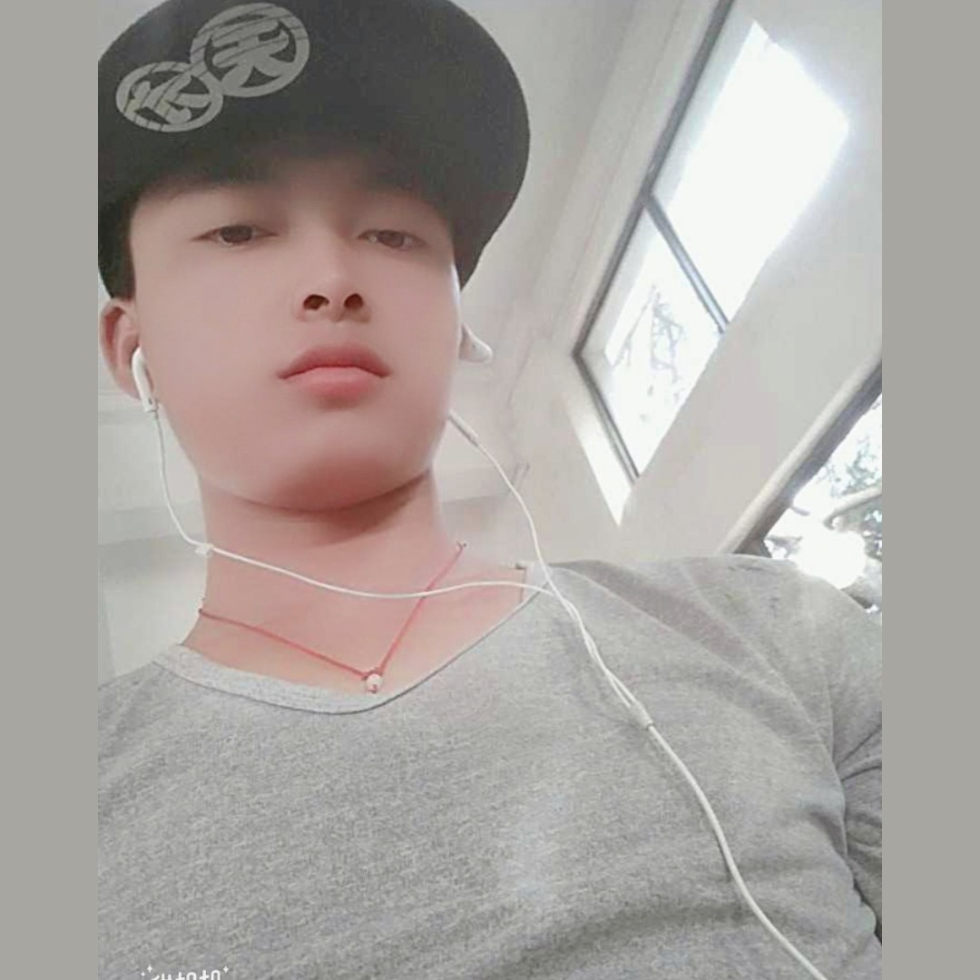草莓邂逅无辜的照片