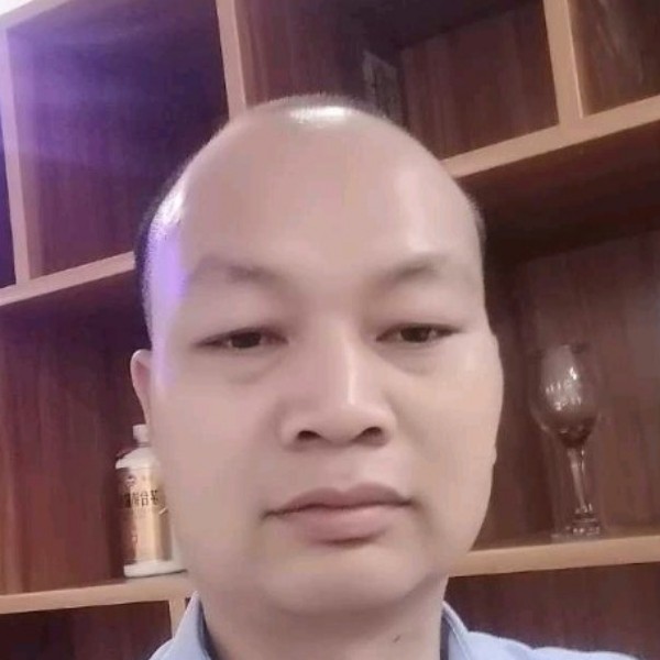 迷茫给石头的照片