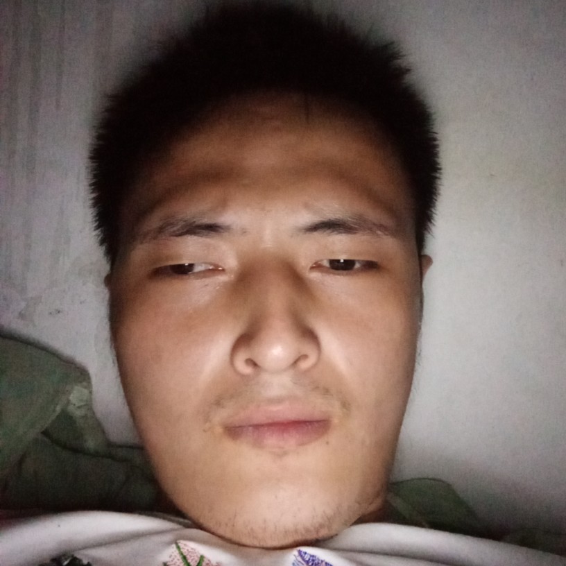 砖头文静靳山林的照片