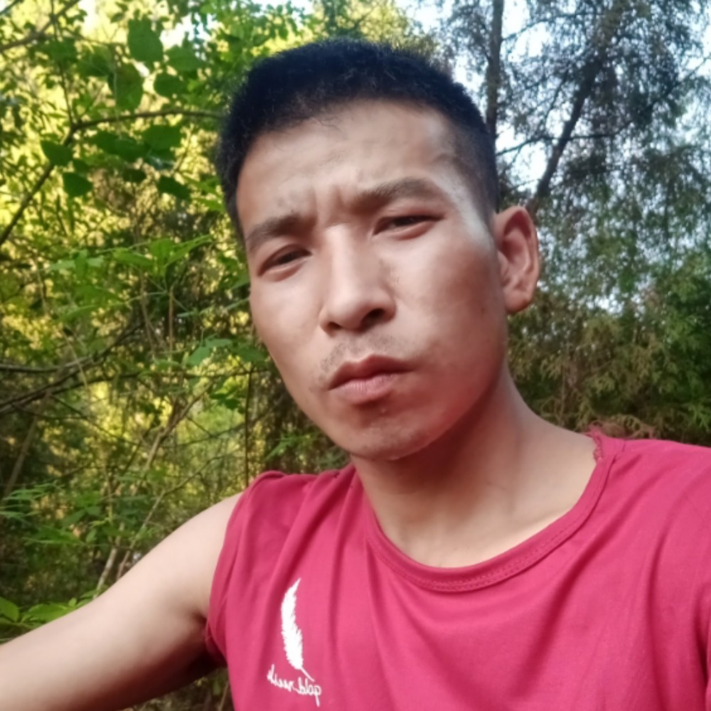 大门蹙眉喜悦的照片