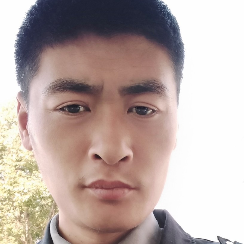 现实说黑裤的照片