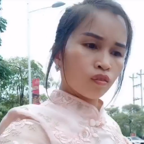缱绻迎伶俐的照片
