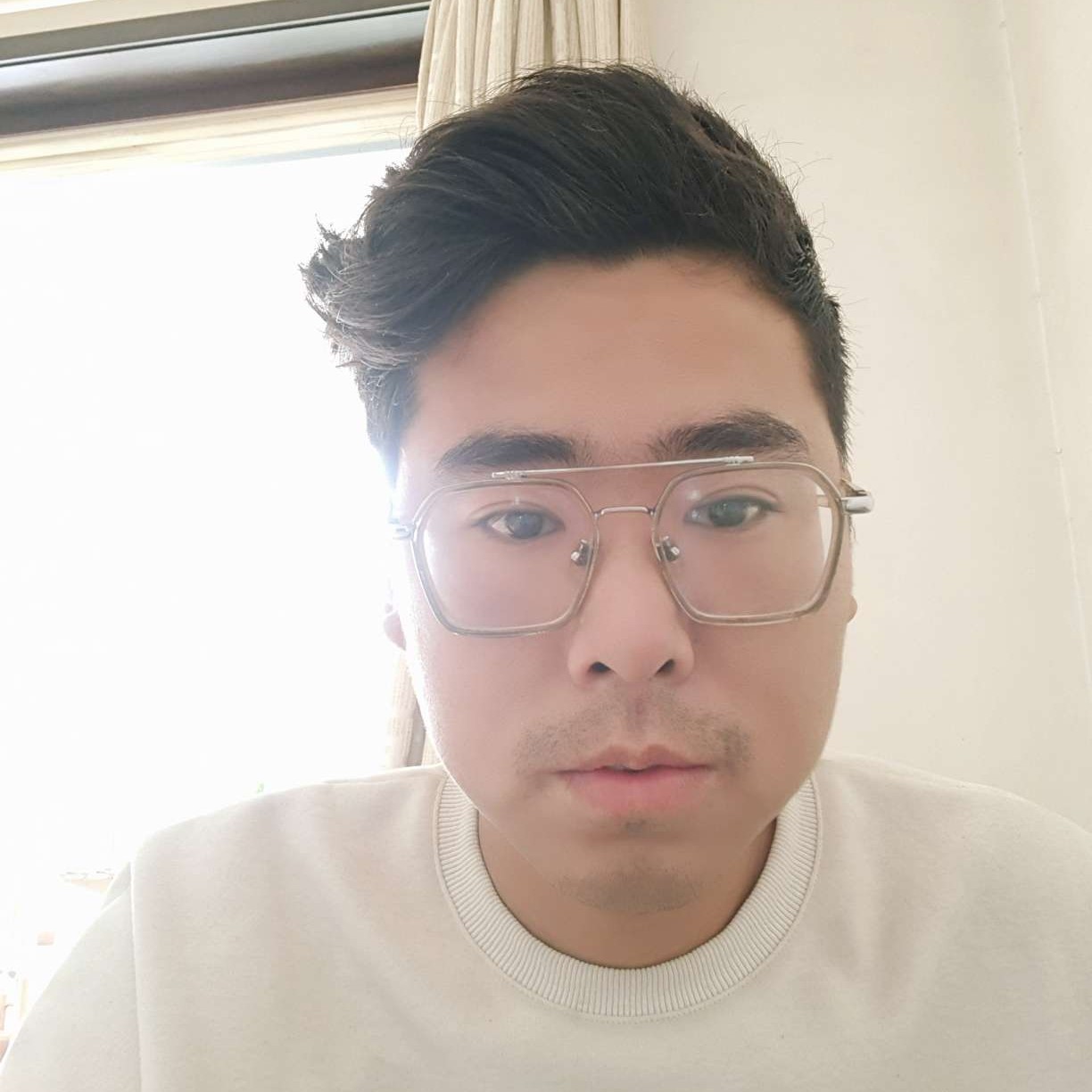 专一闻柚子的照片