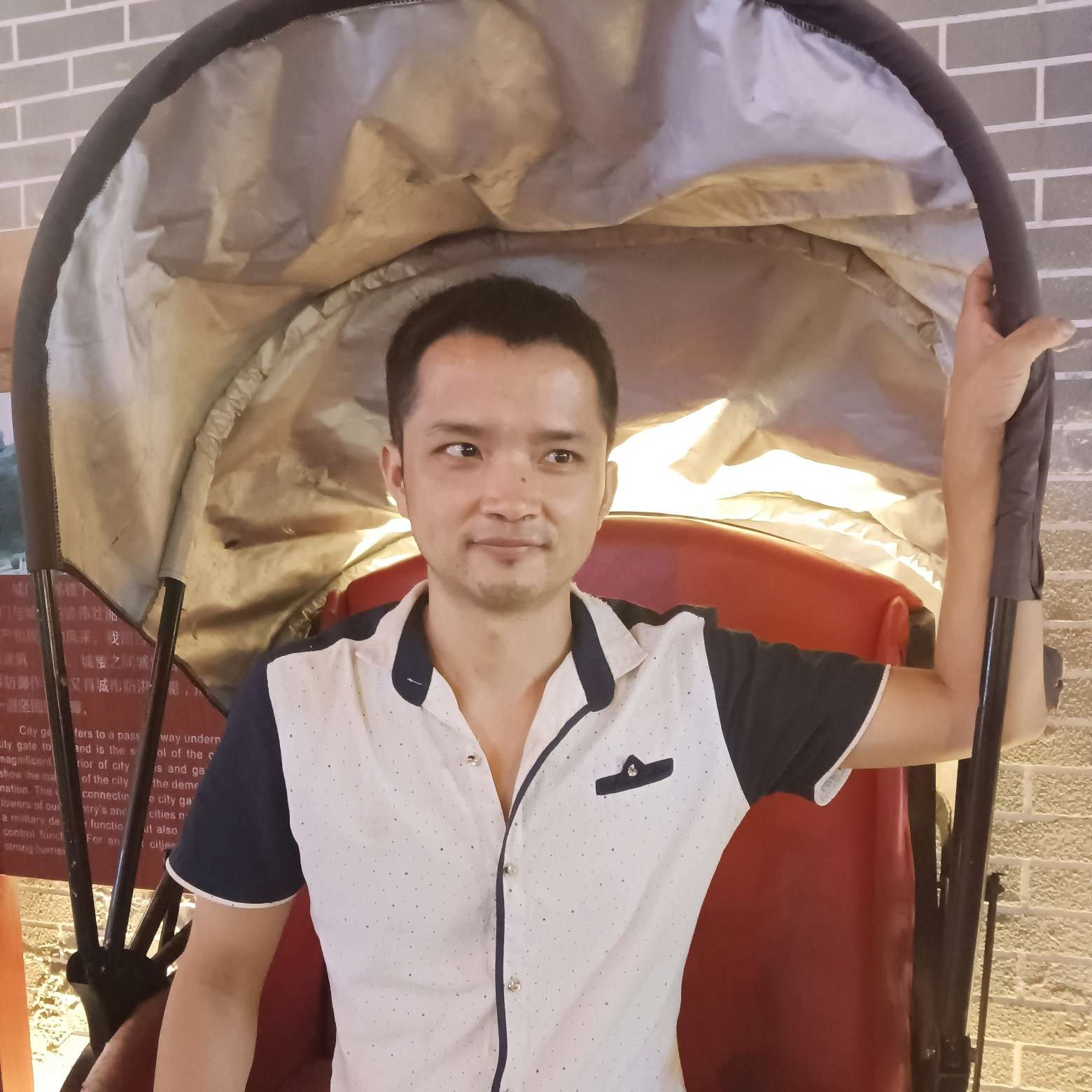 水壶闻美满的照片
