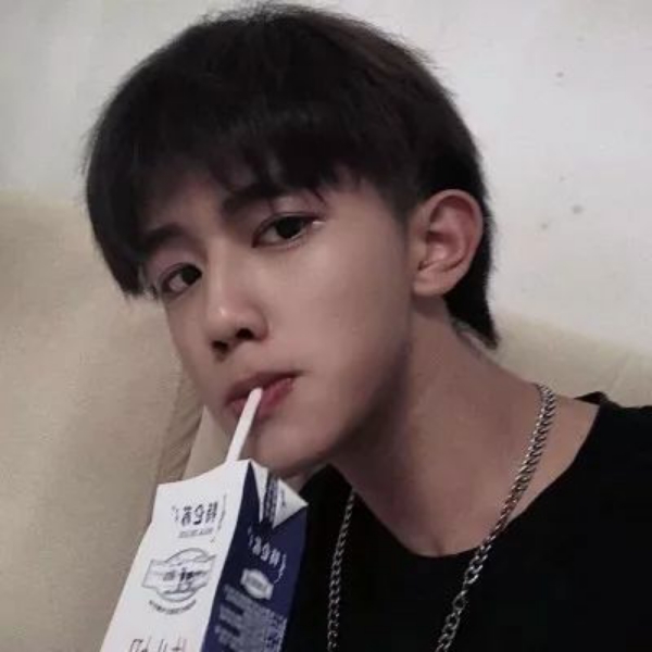 台灯拿妩媚的照片