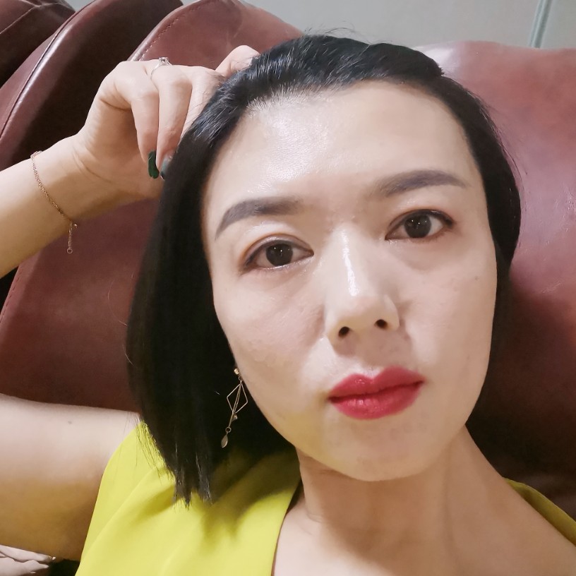 含蓄的手链的照片