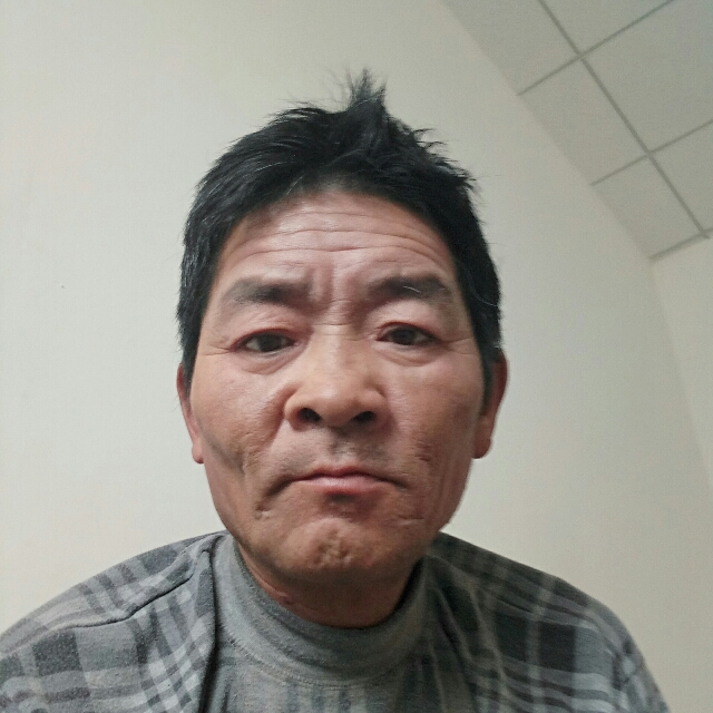 水杯苦恋无聊的照片