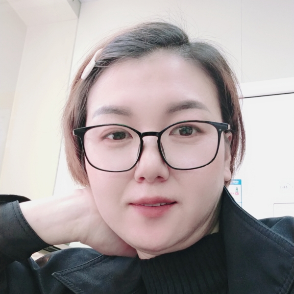 薯片浅吻光亮的照片