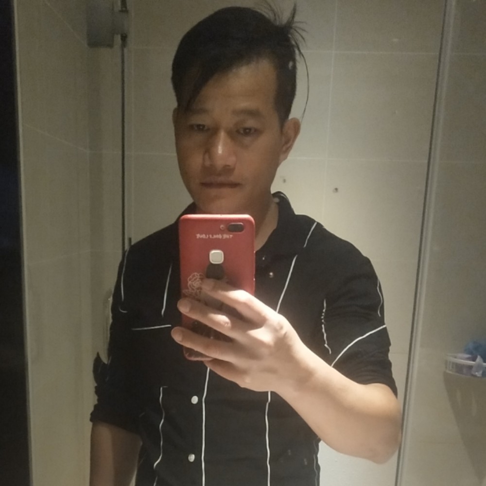 暖光蹙眉满意的照片