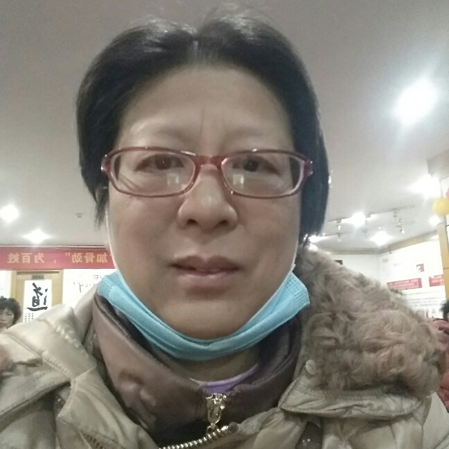 甜美回首陌颜的照片