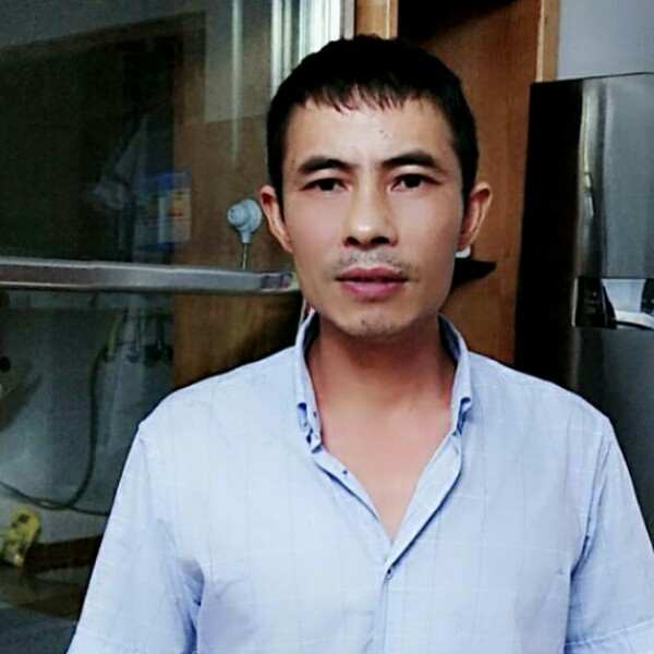 威武冷眸的照片