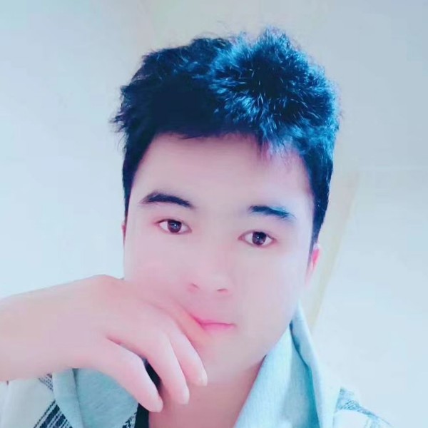 鲤鱼迎菠萝的照片