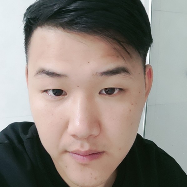 霓裳蹙眉帅气的照片
