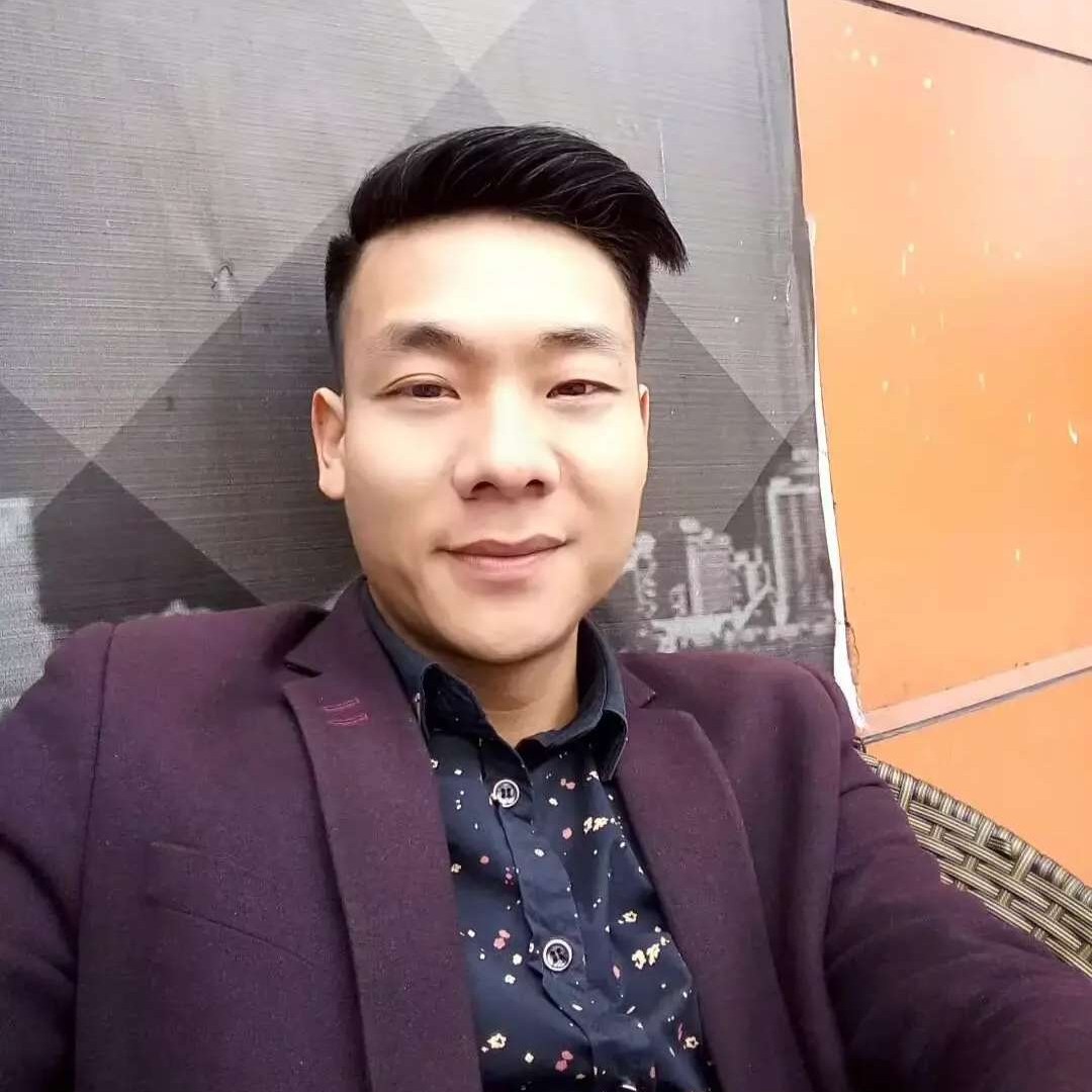谯龙的照片