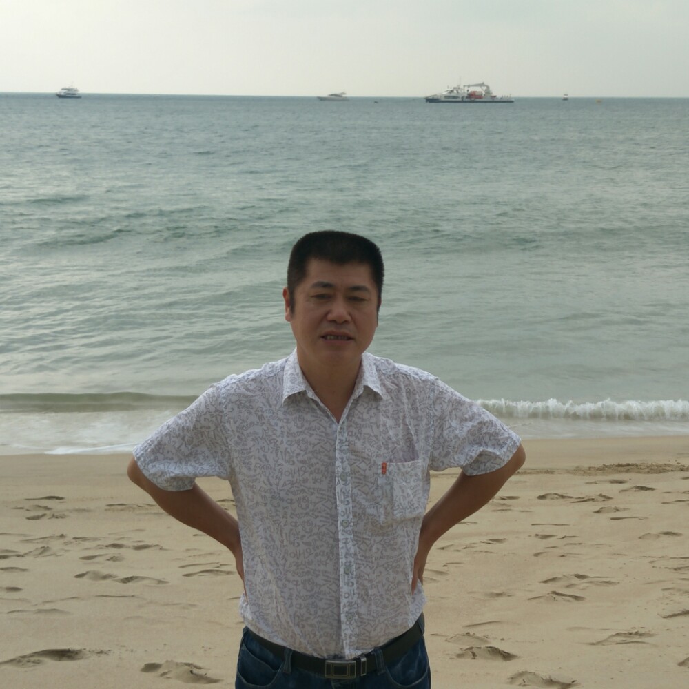 星愿回眸明媚的照片