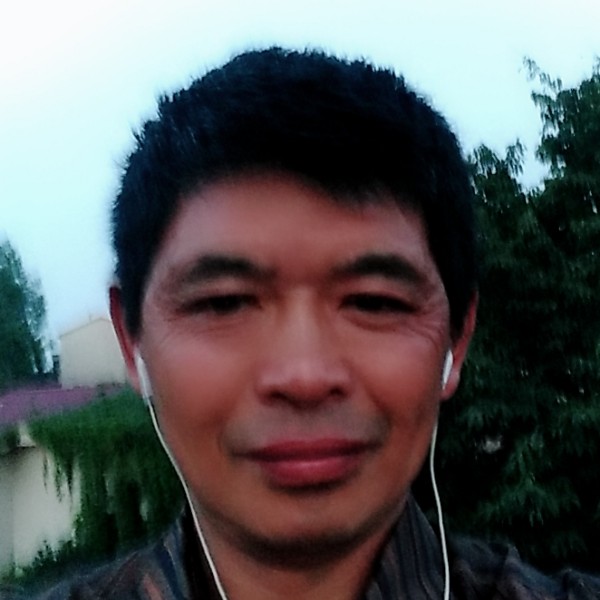 大侠漫步俊秀的照片