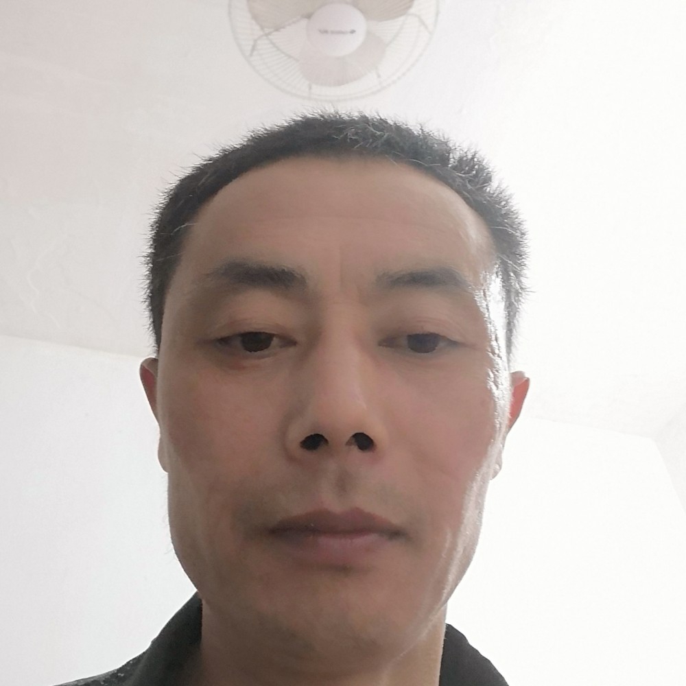 寂寞向红酒的照片