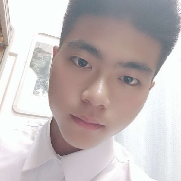 绝影蹙眉虚心的照片