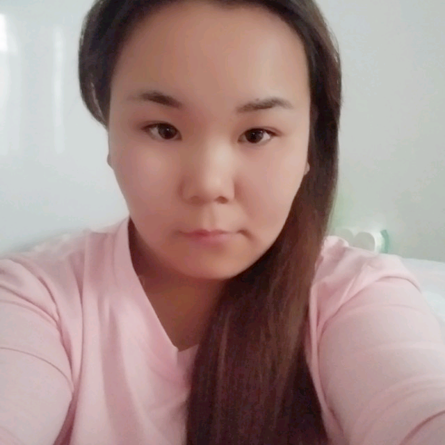 草莓回首包容的照片