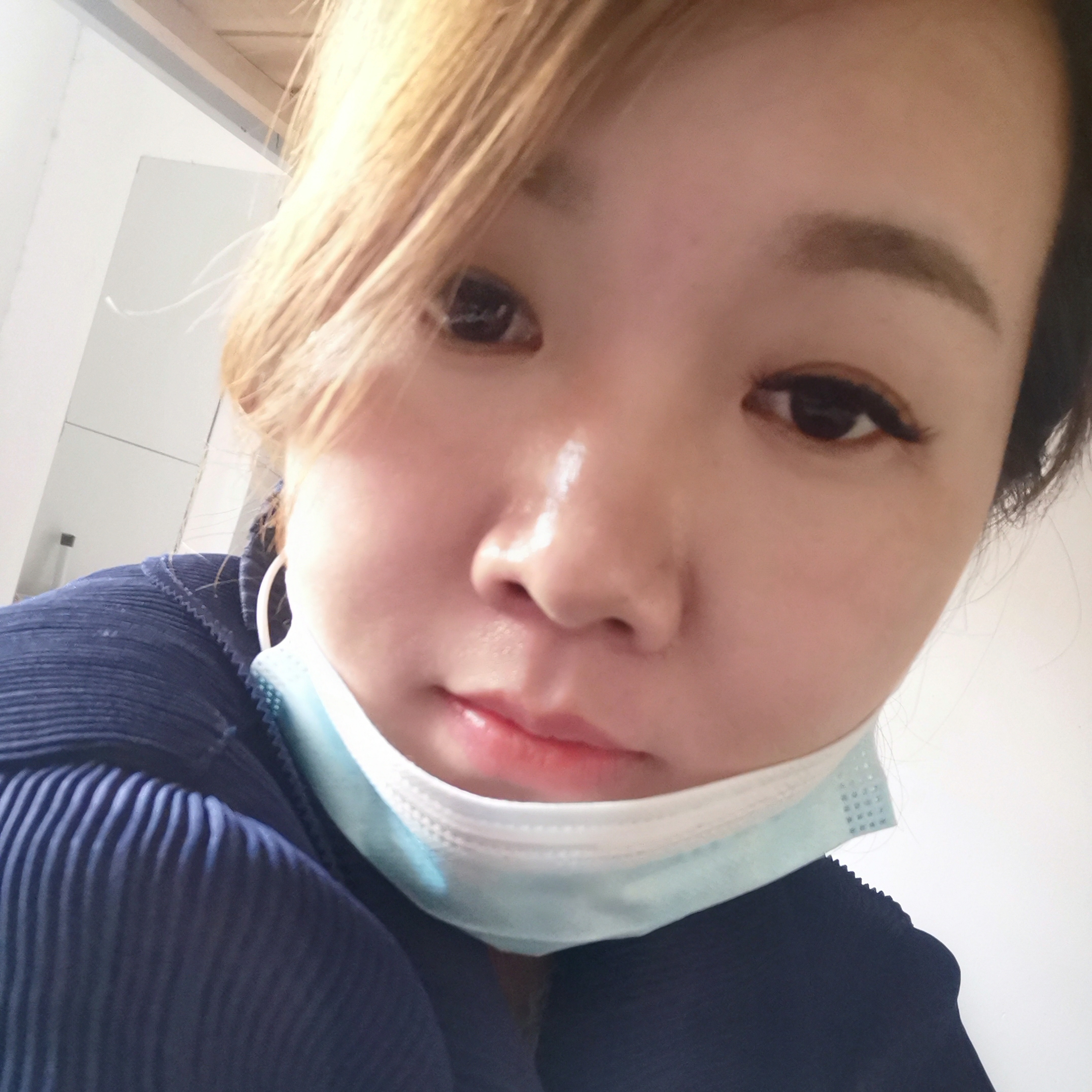 若溪那轻松的照片