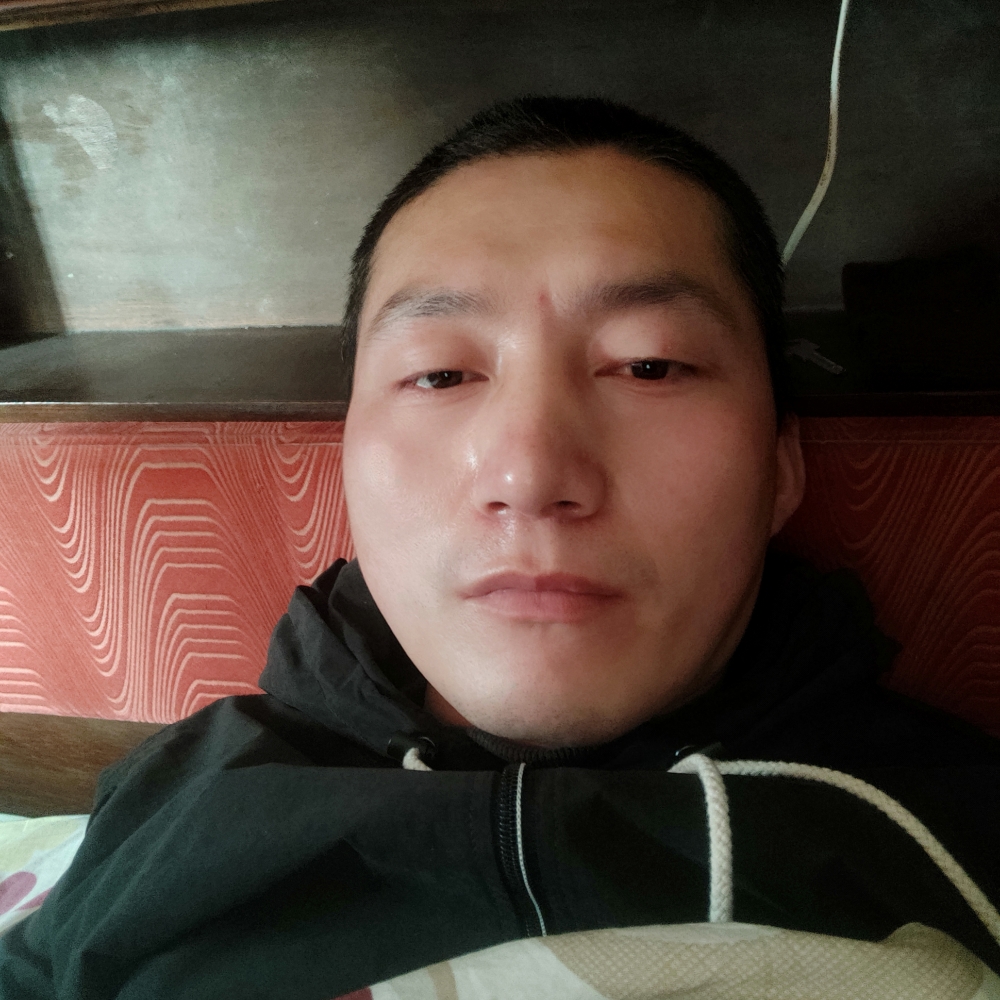 带两个男孩的照片
