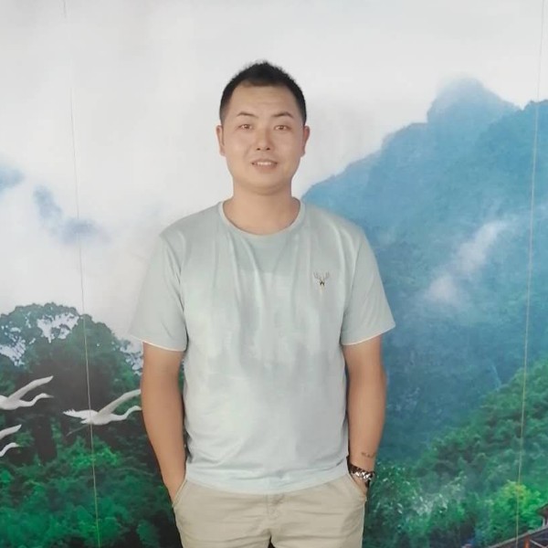 待见辉煌的照片