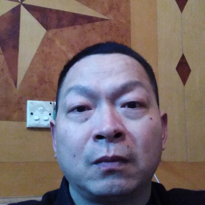 懦弱路人的照片