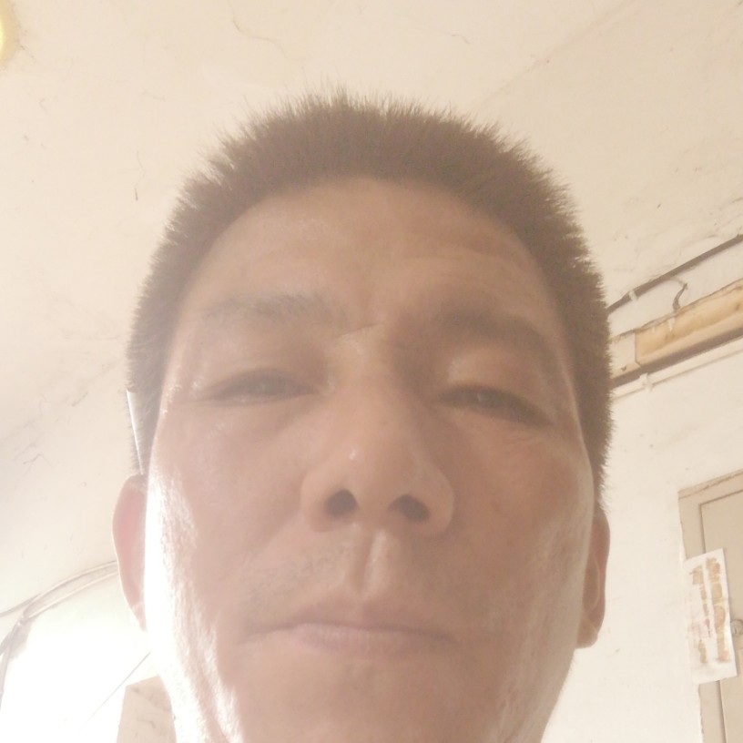 甜蜜拿烤鸡的照片