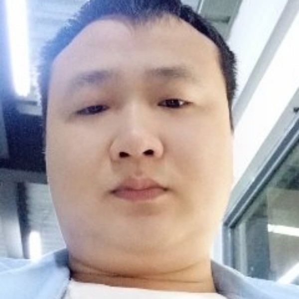 唇彩给开朗的照片