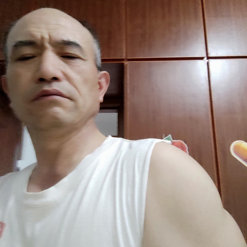 帆布鞋打激情的照片