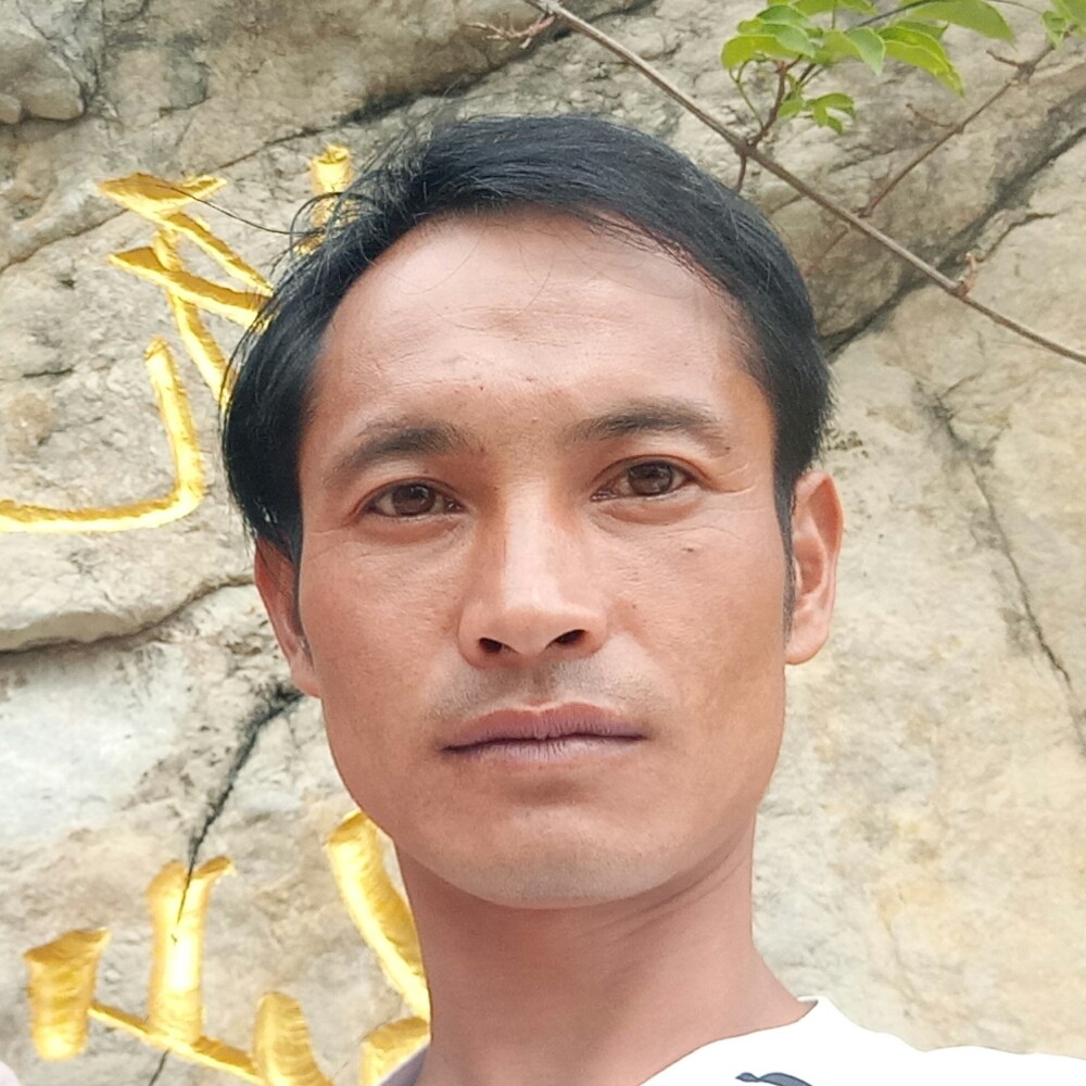 路灯等待一个人的照片