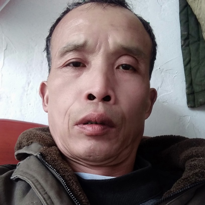 楼房昏睡少年的照片