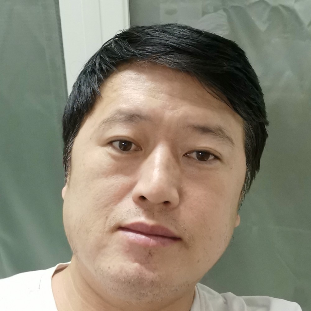 俊秀的鸿钧的照片