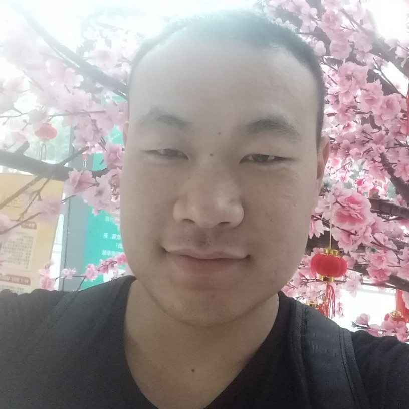 俊秀背包的照片