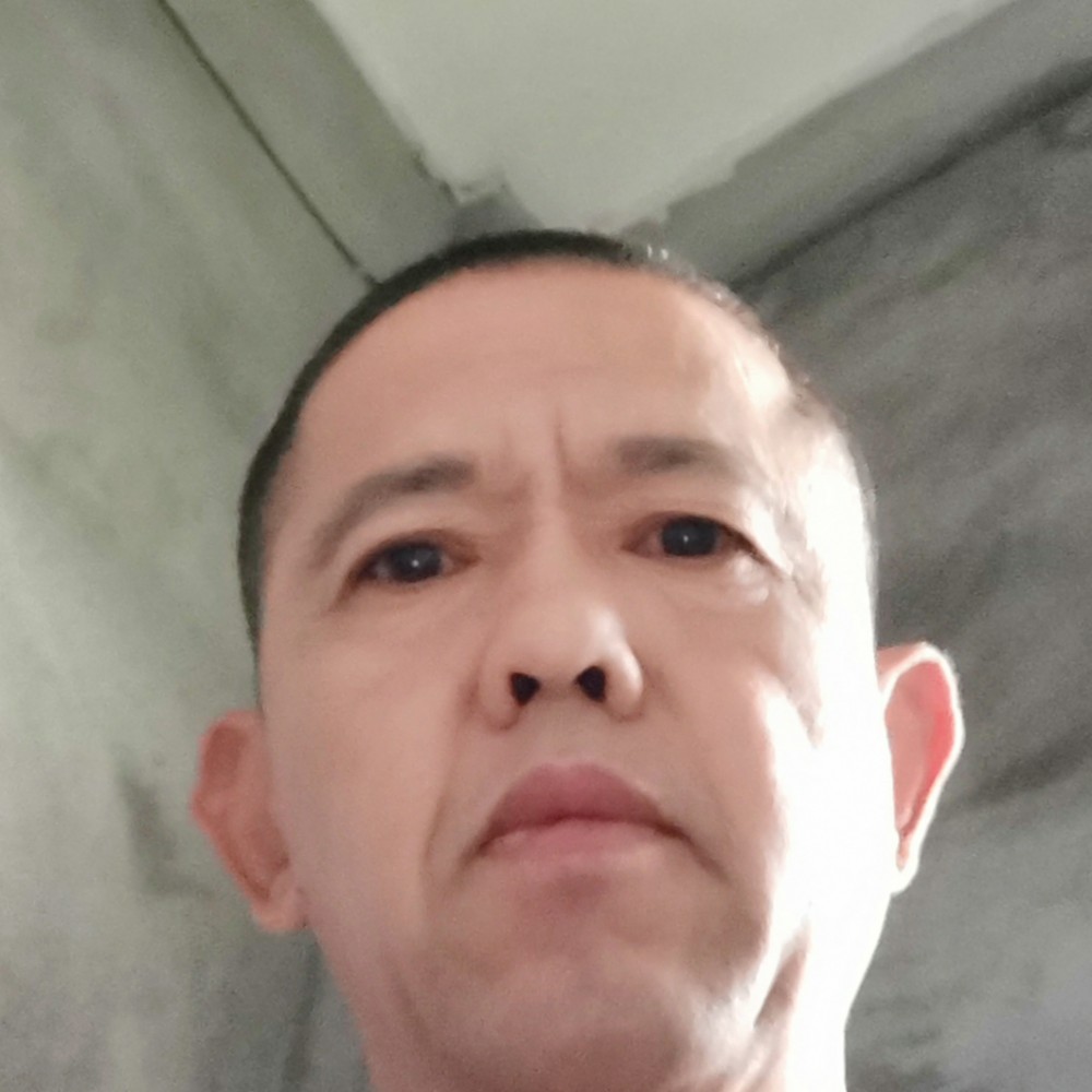 水池蹁跹单身的照片