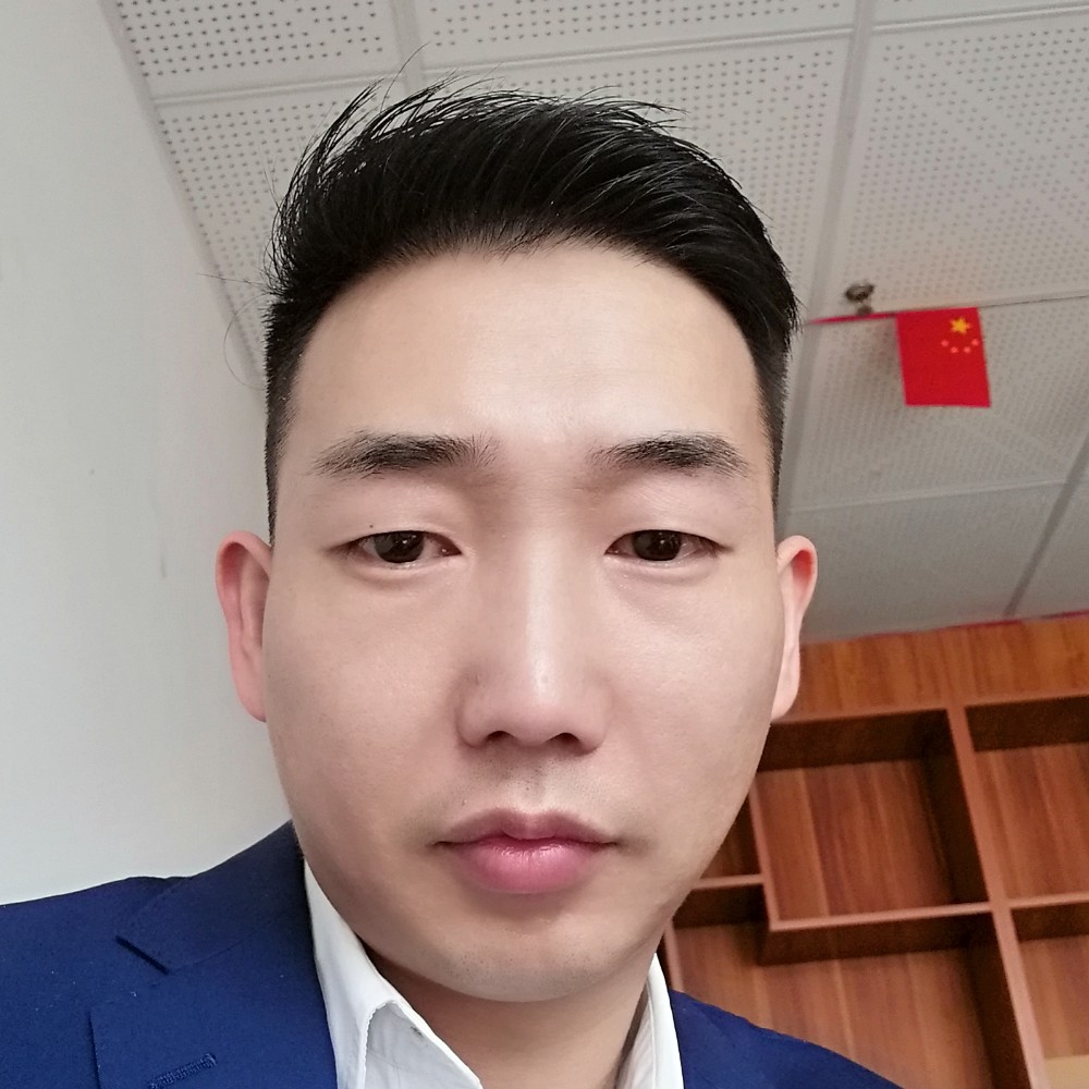 唠叨浅吻黑猫的照片