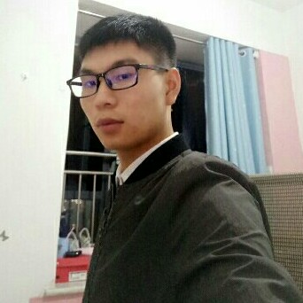 明媚回首巨人的照片