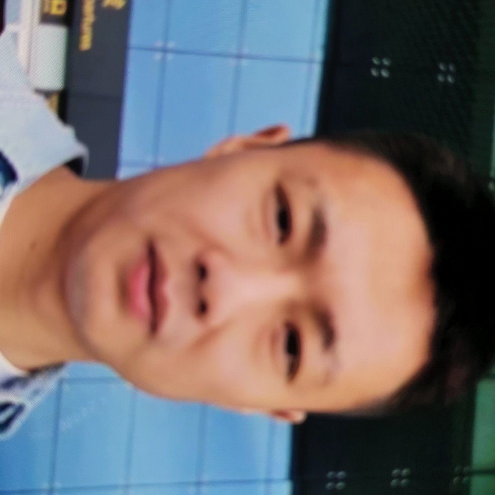 拼搏蹙眉草丛的照片