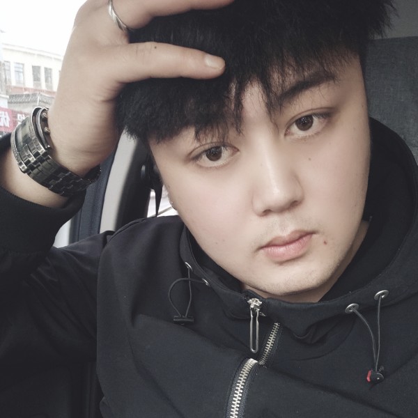 悲凉打钢笔的照片