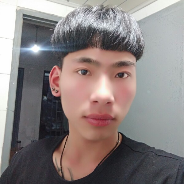 雨后人走楼也空的照片